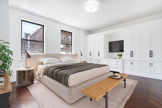 330 E 72nd St, Unit 8 in New York, NY - Building Photo - Building Photo