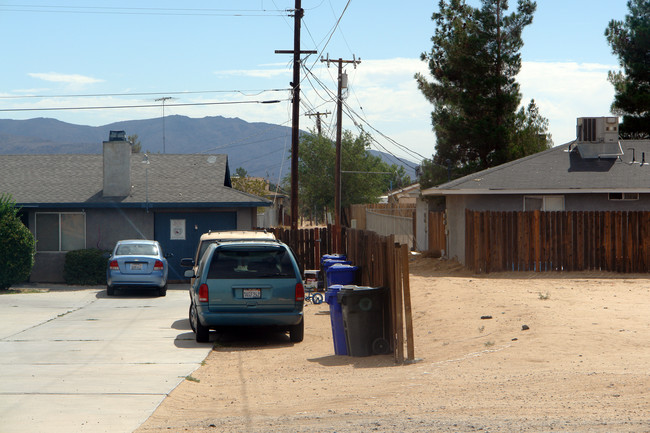 20970 Pah-Ute Rd in Apple Valley, CA - Building Photo - Building Photo