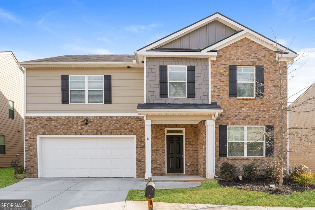 3811 River Rock Rd in Stonecrest, GA - Building Photo