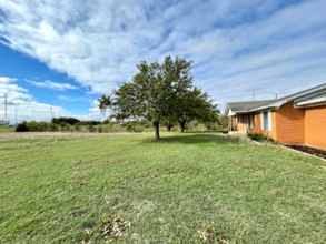 1020 E McGregor Dr in McGregor, TX - Building Photo - Building Photo