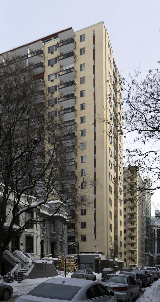 Le Trianon in Montréal, QC - Building Photo - Building Photo