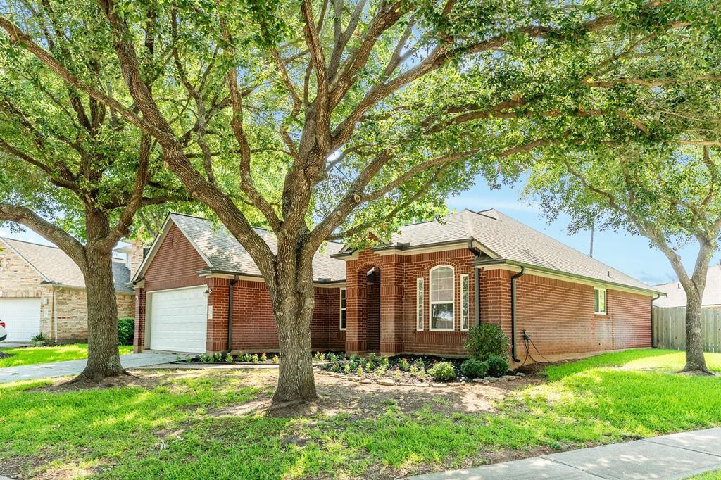 2002 Lake Dale Ct in Richmond, TX - Foto de edificio