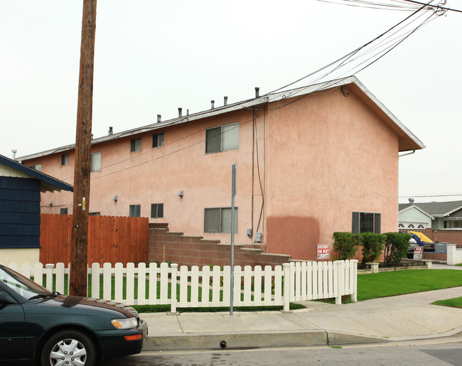 9710 Olive St in Bellflower, CA - Building Photo - Building Photo