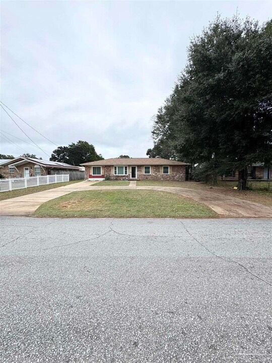 6320 Denver Ave in Pensacola, FL - Building Photo