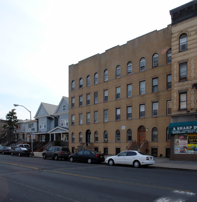 642 AVENUE C in Bayonne, NJ - Foto de edificio - Building Photo