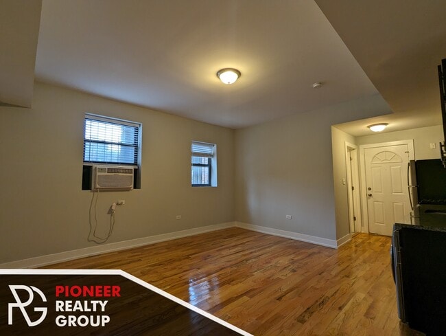 2846 N Mildred Ave, Unit 2 in Chicago, IL - Building Photo - Building Photo