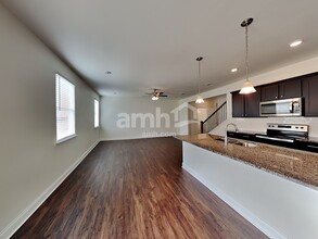 580 Smt Vw Ln in Canton, GA - Foto de edificio - Building Photo