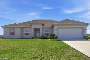 1025 NW 7th Pl in Cape Coral, FL - Building Photo