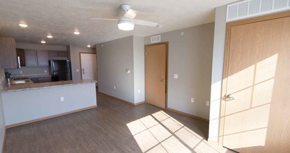 Majestic Ridge Apartments in Sioux Falls, SD - Building Photo - Building Photo