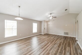 3608 Alec Dr in Middleburg, FL - Foto de edificio - Building Photo