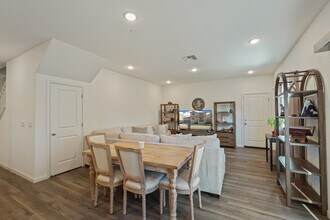 1416 Willowedge Way in Stockton, CA - Building Photo - Building Photo