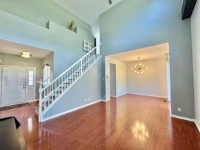 58 W Briarwood Dr in Streamwood, IL - Building Photo - Building Photo