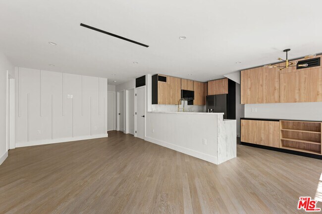 property at 1450 S Crescent Heights Blvd