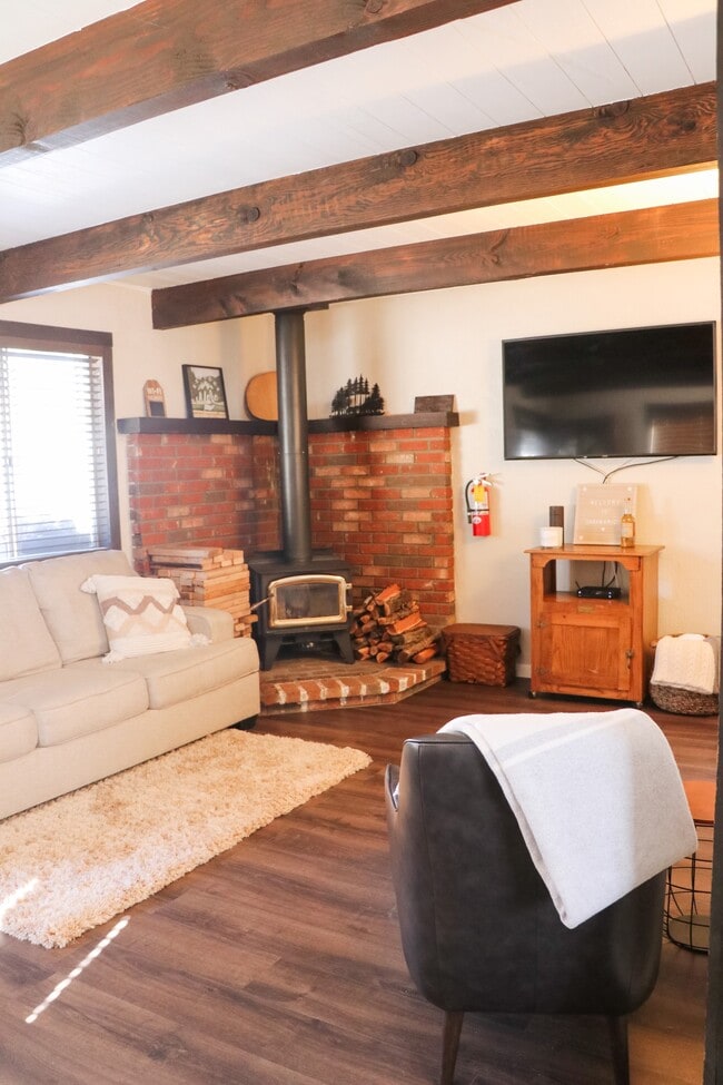 property at 527 Victoria Ln