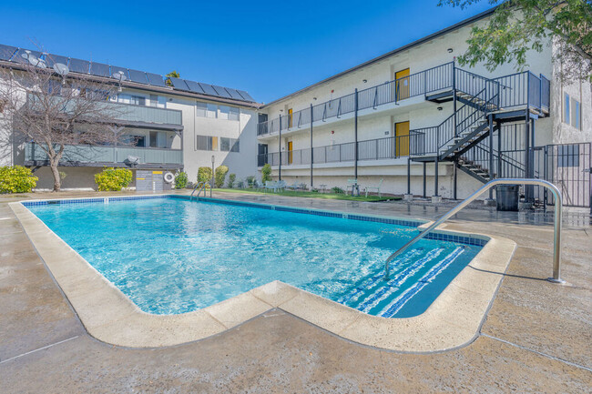 The Hills Apartments at Thousand Oaks