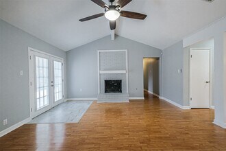 12919 Westella Dr in Houston, TX - Building Photo - Building Photo