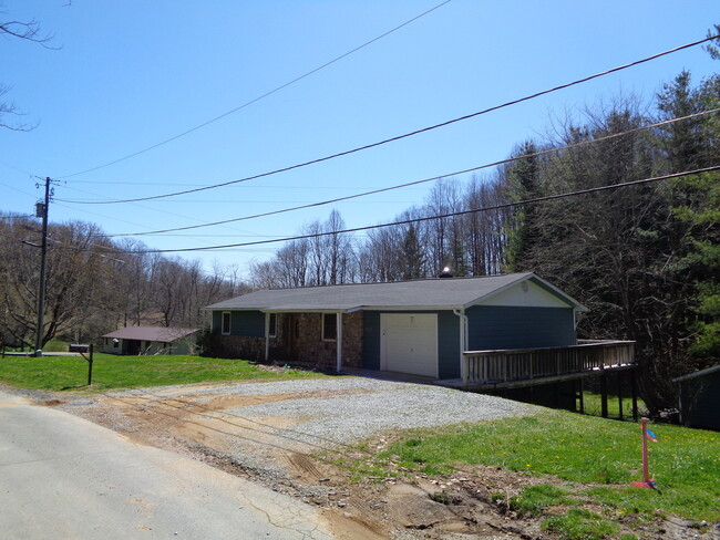 290 Hodges Valley Rd in Boone, NC - Building Photo - Building Photo