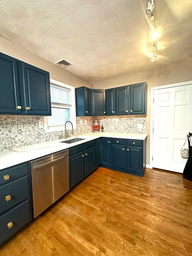30 Radcliffe Ave, Unit 30 Radcliffe Ave #2