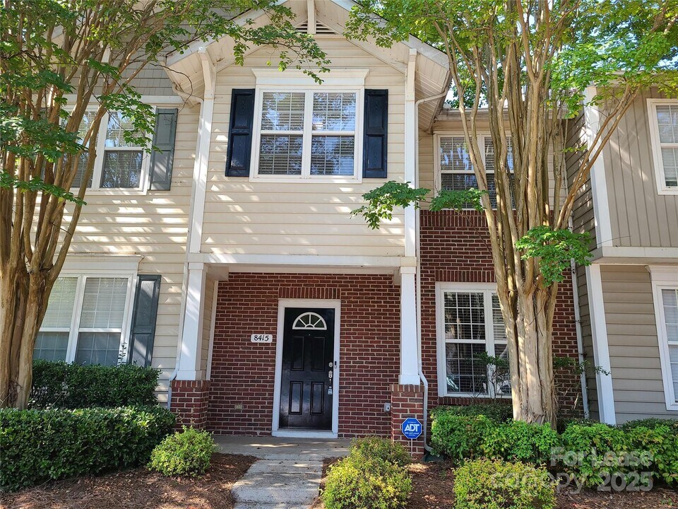 8415 Chaceview Ct in Charlotte, NC - Building Photo