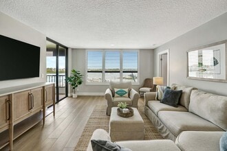 1748 Jupiter Cove Dr in Jupiter, FL - Building Photo - Building Photo