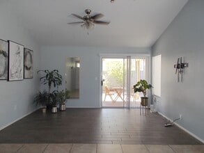 7521 Sea Spray Ave in Las Vegas, NV - Building Photo - Building Photo