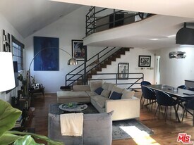 1015 Marine St in Santa Monica, CA - Building Photo