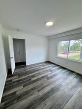 Bradley Apartments in Flint, MI - Building Photo - Building Photo