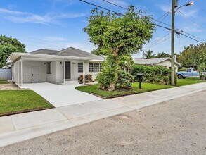 99 18th Ave S in Lake Worth Beach, FL - Building Photo - Building Photo