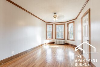 5226 W Hutchinson St in Chicago, IL - Building Photo - Building Photo