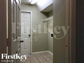 810 Marcia Loop, Unit Private Bedroom in Winter Haven, FL - Foto de edificio - Building Photo