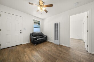 98 W Siino Ave in Bay Point, CA - Foto de edificio - Building Photo