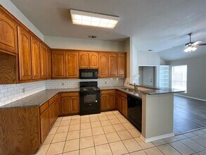 2217 Ragland Rd in Mansfield, TX - Foto de edificio - Building Photo