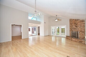 15803 Lakedale Dr in Houston, TX - Building Photo - Building Photo