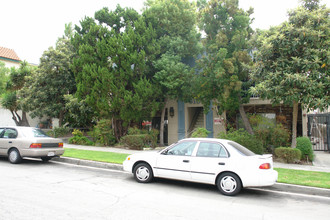 610 E Santa Anita Ave in Burbank, CA - Building Photo - Building Photo