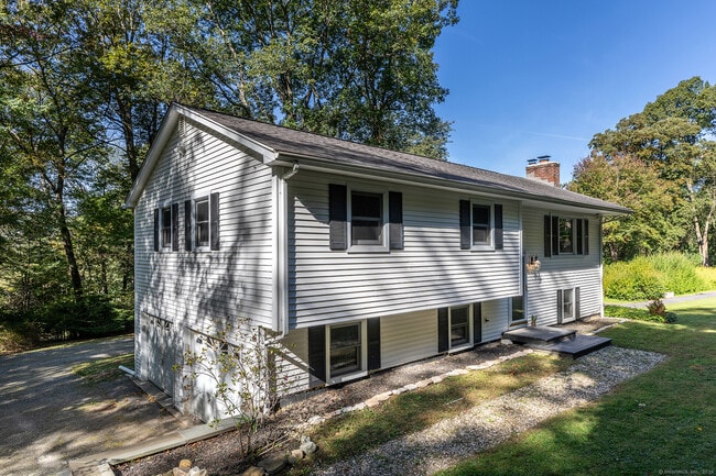 254 Candlewood Lake Rd N in New Milford, CT - Building Photo - Building Photo