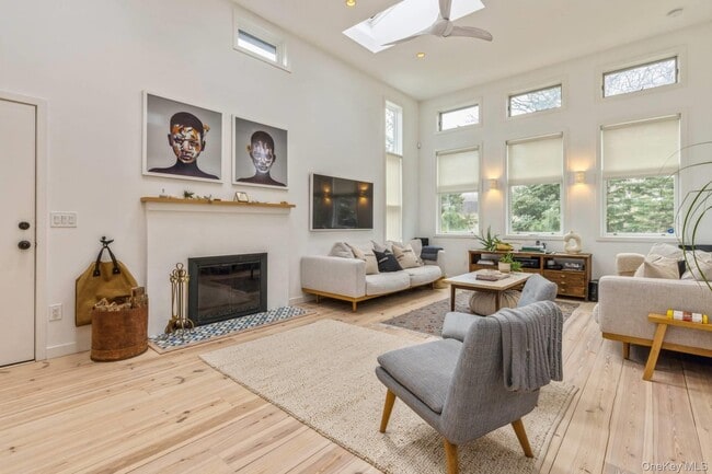 85 Camberly Rd in East Hampton, NY - Building Photo - Building Photo