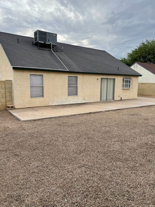 5540 W Shangri La Rd in Glendale, AZ - Building Photo
