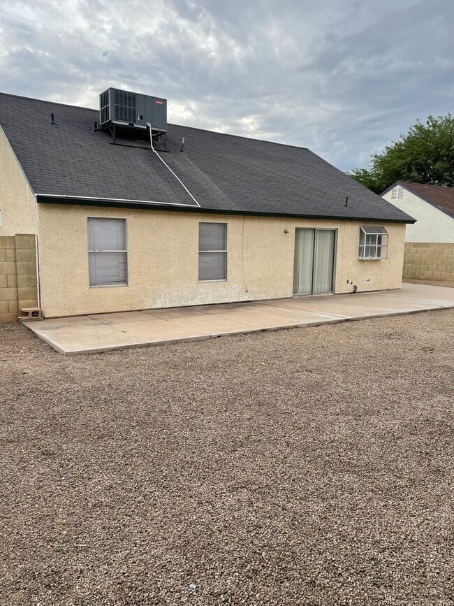 5540 W Shangri La Rd in Glendale, AZ - Building Photo - Building Photo