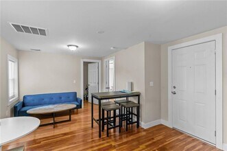 16 Brinley St in Newport, RI - Building Photo - Building Photo