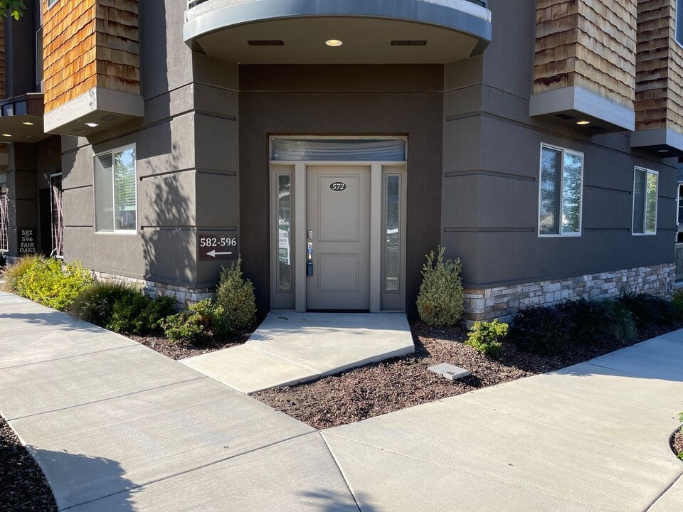 572 Fair Oaks Ave in Ashland, OR - Building Photo