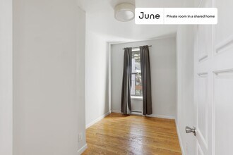 Private bedroom in 3 bed/1 bath Home in New York, NY - Building Photo - Building Photo