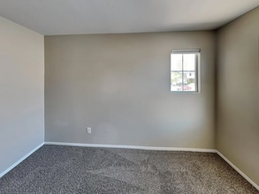 9804 Grand Fir Ct in Las Vegas, NV - Building Photo - Building Photo