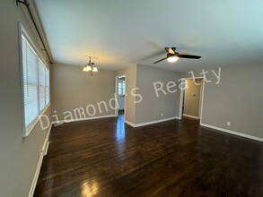 2742 S Stewart Ave in Springfield, MO - Foto de edificio - Building Photo
