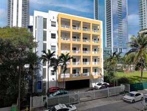 471 NE 25th St, Unit 503 in Miami, FL - Foto de edificio - Building Photo