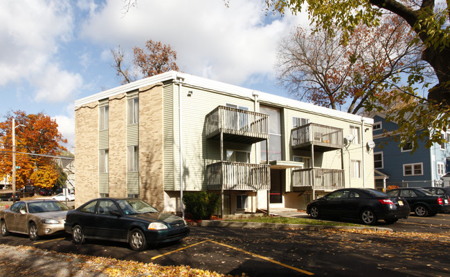 1000 Oakland Ave in Ann Arbor, MI - Building Photo - Building Photo