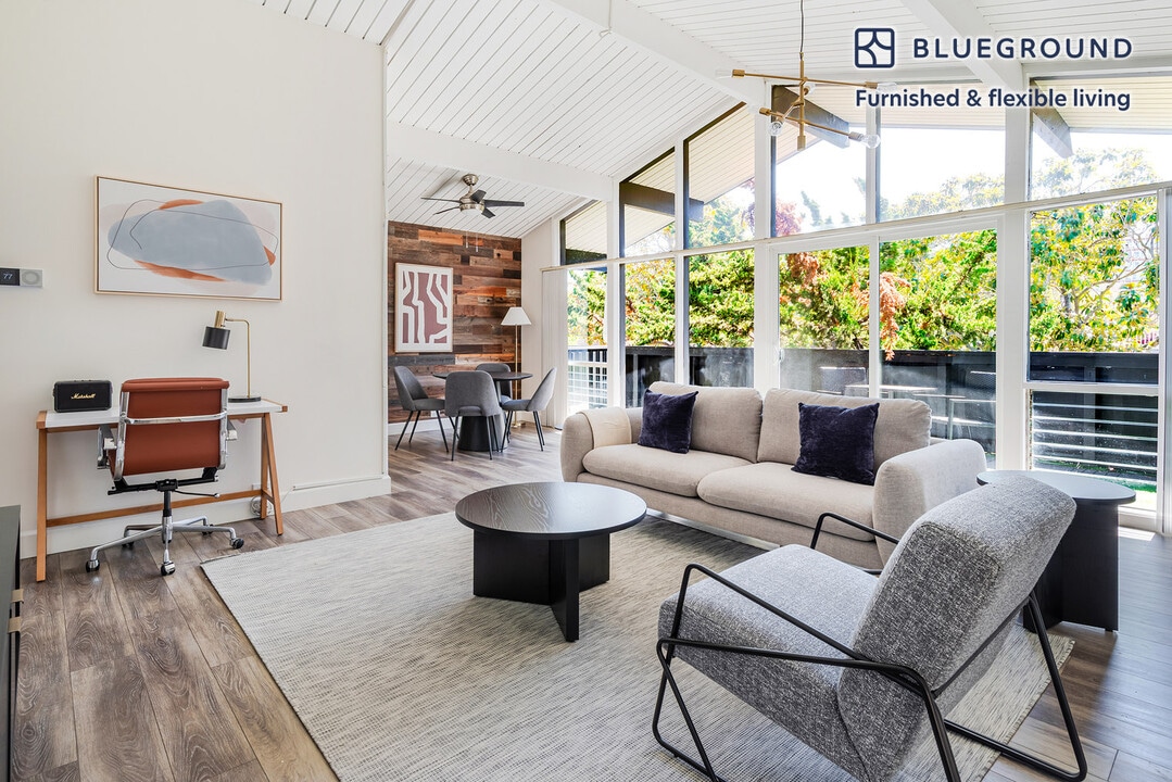 801 Middlefield Rd in Palo Alto, CA - Building Photo