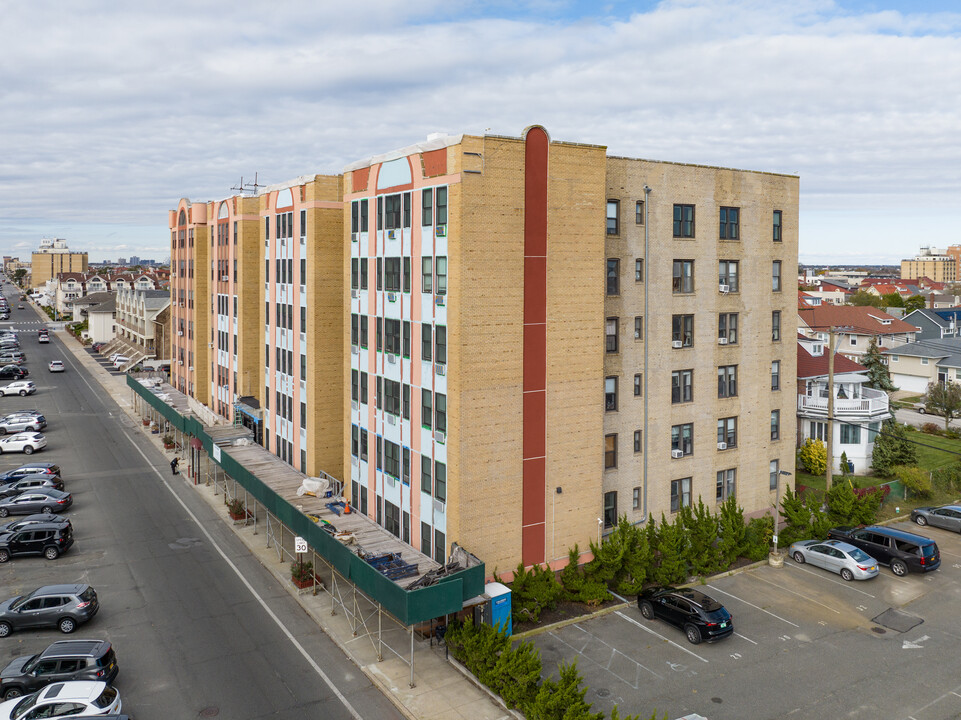 The Broadway in Long Beach, NY - Building Photo