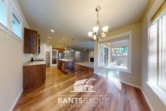 8825 Shepard Way NE in Lacey, WA - Building Photo - Building Photo