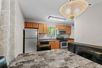 507 NW 39th Rd in Gainesville, FL - Foto de edificio - Building Photo