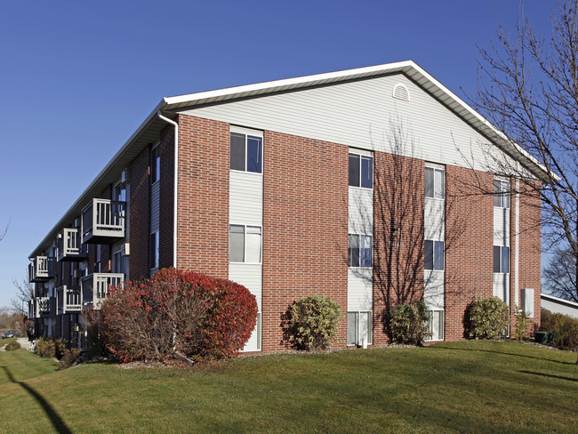 Point Saint Germain West in St. Cloud, MN - Foto de edificio - Building Photo